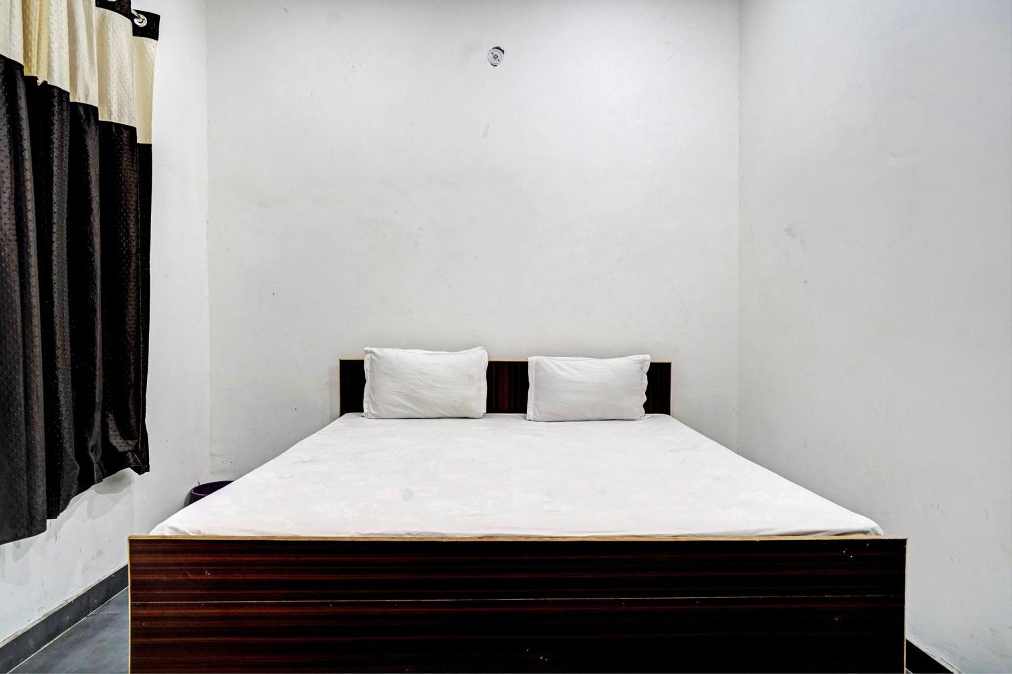 Oyo Double Ss Hotel Hāthras Eksteriør bilde